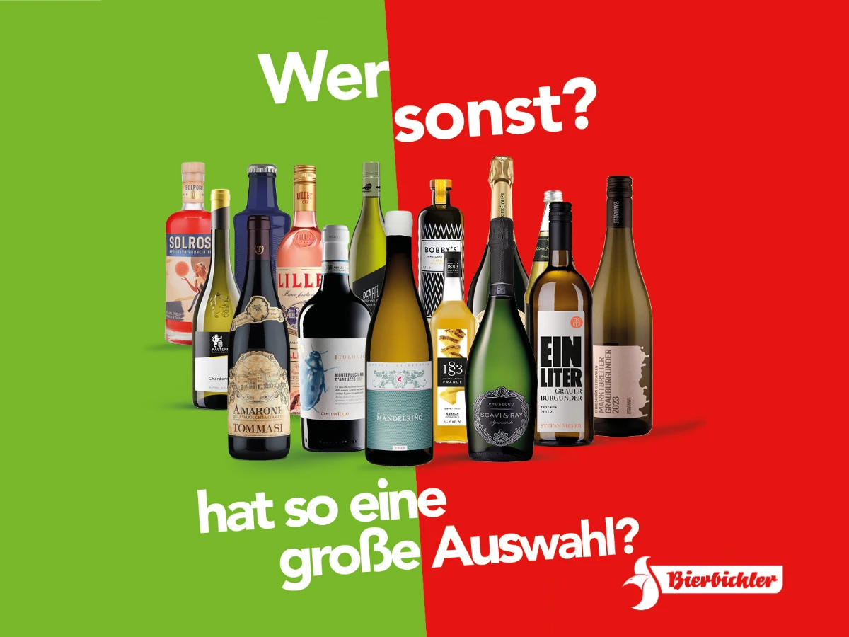 Eine Gruppe von Glasflaschen mit alkoholischen Getränken.
